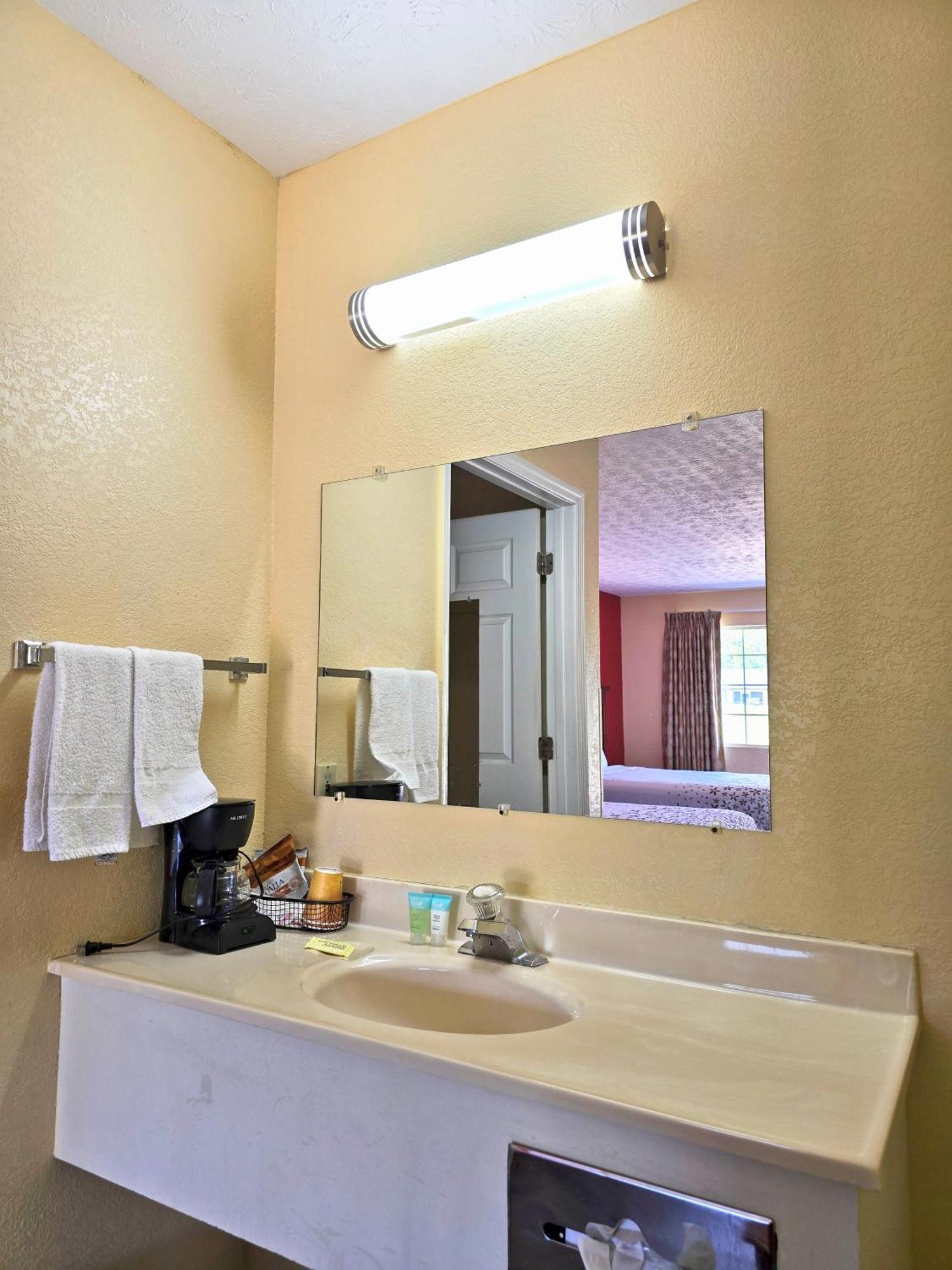 Garden Inn And Suites Near Callaway Gardens Pine Mountain Esterno foto