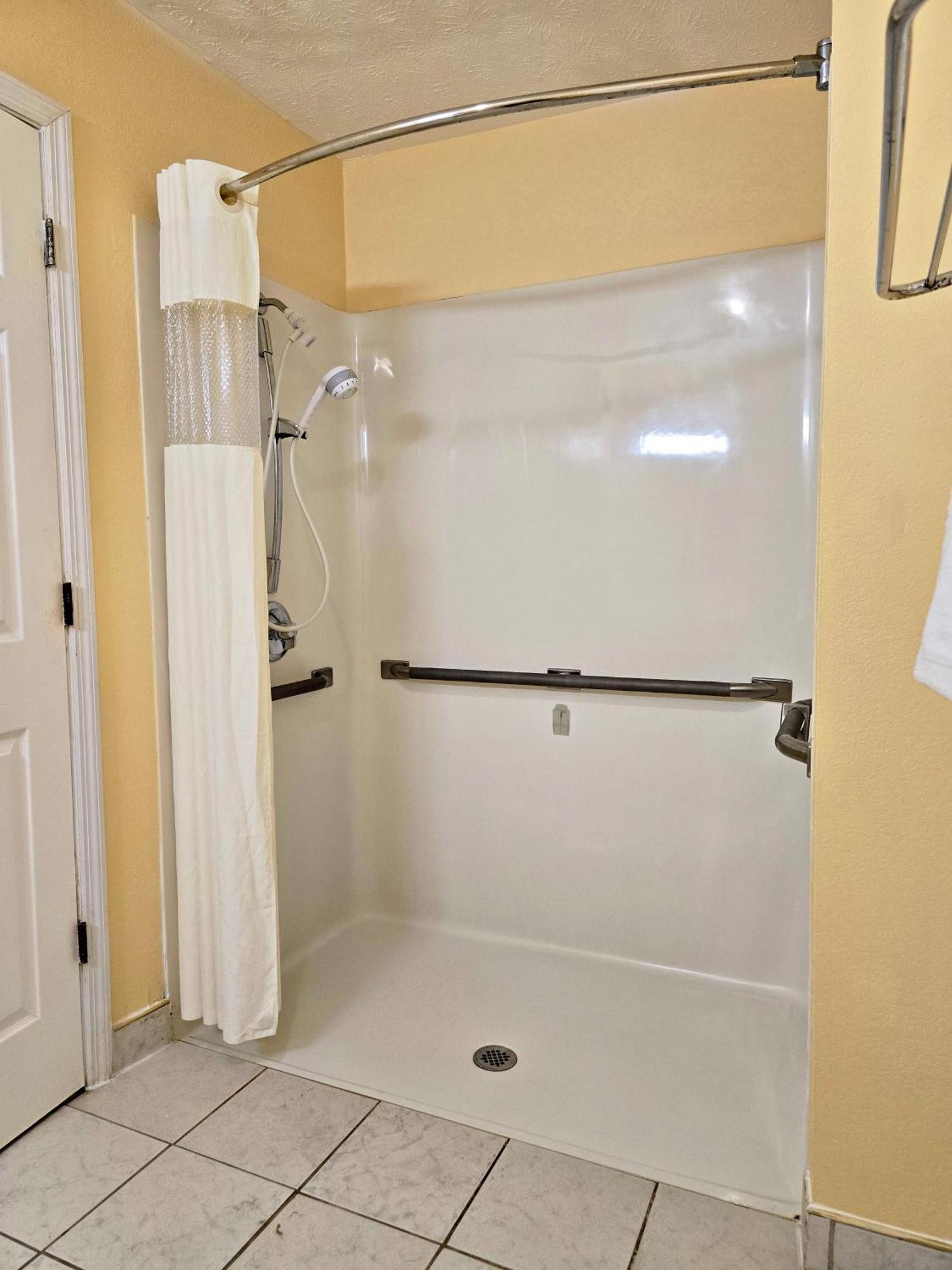 Garden Inn And Suites Near Callaway Gardens Pine Mountain Esterno foto